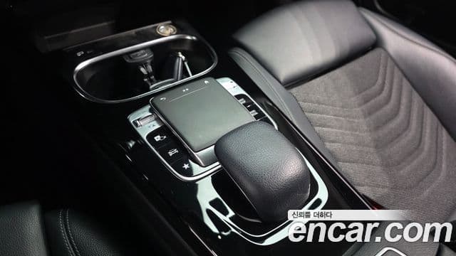 Mercedes-Benz A-Class 2020 — Şəkil 16/20