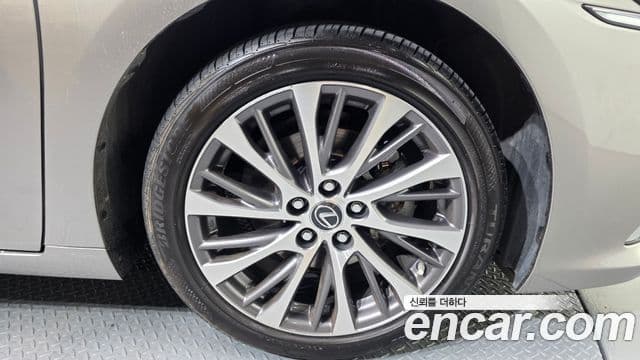 Lexus ES300h 2018 — Şəkil 5/20