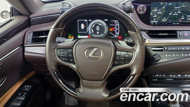 Lexus ES300h 2018 — Şəkil 13/20