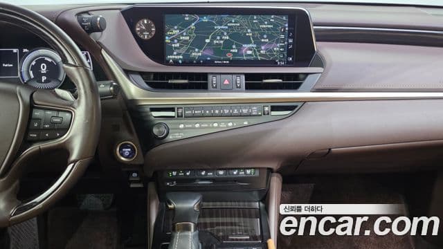 Lexus ES300h 2018 — Şəkil 14/20