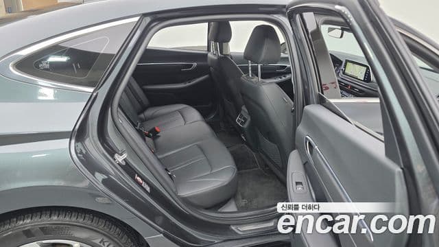 Hyundai Sonata 2022 — ფოტო 11/20