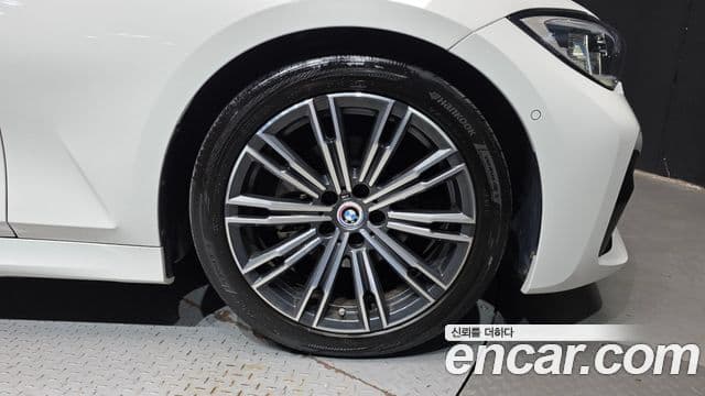 BMW 3 Series 2020 — Photo 23/30