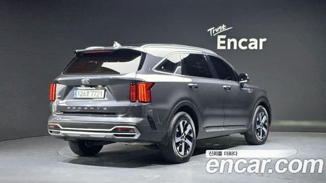 Kia Sorento 2021 — Фото 2/20