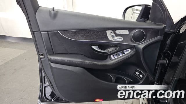 Mercedes-Benz GLC-Class 2021 — Photo 22/35