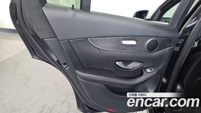 Mercedes-Benz GLC-Class 2021 — Photo 21/35