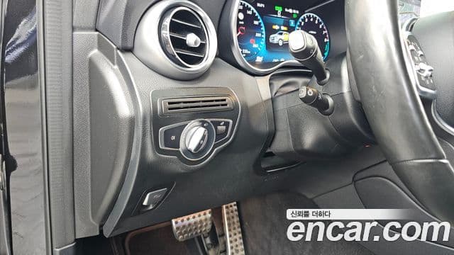 Mercedes-Benz GLC-Class 2021 — Photo 2/35