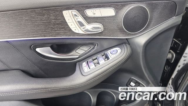 Mercedes-Benz GLC-Class 2021 — Photo 18/35