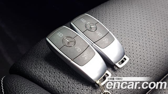 Mercedes-Benz GLC-Class 2021 — Photo 9/35