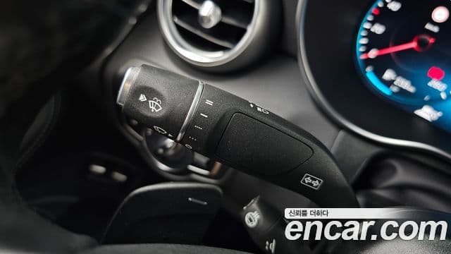 Mercedes-Benz GLC-Class 2021 — Photo 12/35