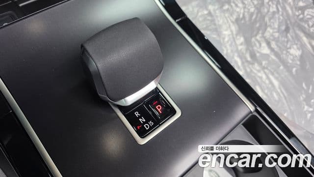 Land Rover Range Rover Velar 2026 — ფოტო 9/20