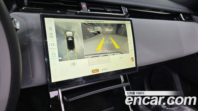 Land Rover Range Rover Velar 2026 — ფოტო 16/20