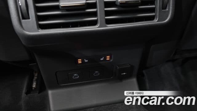 Land Rover Range Rover Velar 2026 — ფოტო 17/20