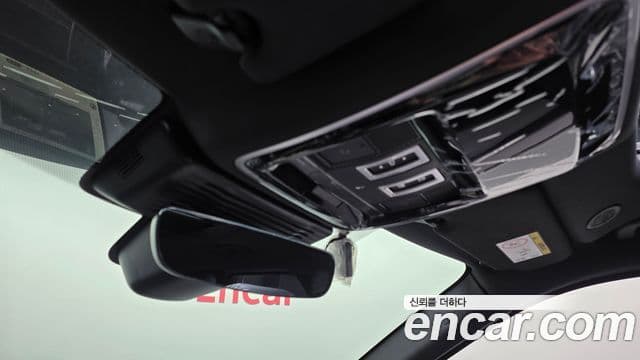 Land Rover Range Rover Velar 2026 — ფოტო 18/20