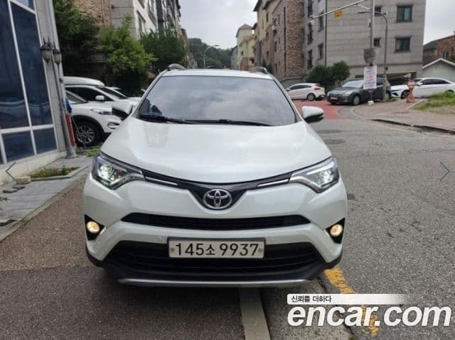 Toyota RAV4 2018 — Şəkil 15/15