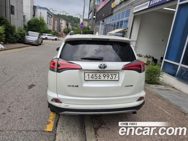 Toyota RAV4 2018 — Şəkil 2/15