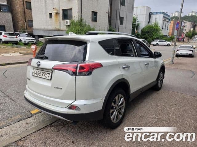 Toyota RAV4 2018 — Şəkil 3/15