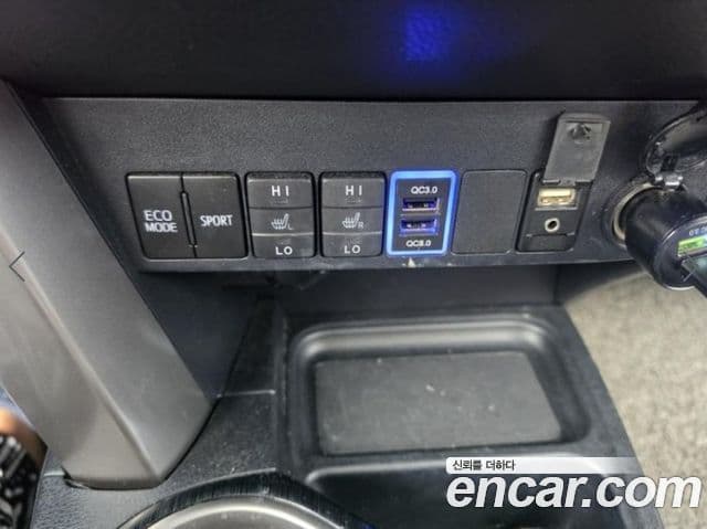 Toyota RAV4 2018 — Şəkil 8/15