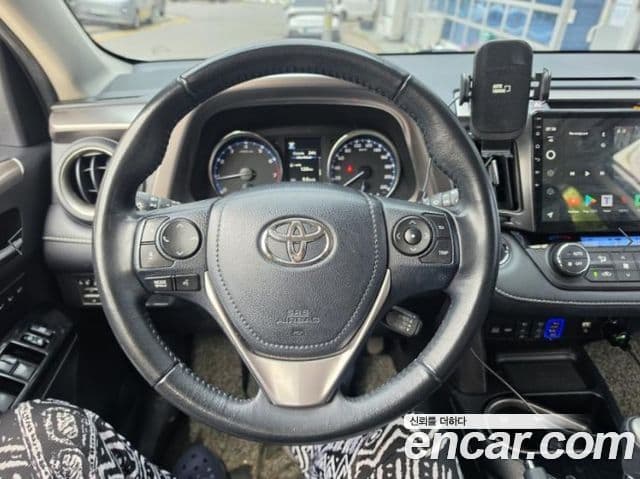Toyota RAV4 2018 — Şəkil 10/15