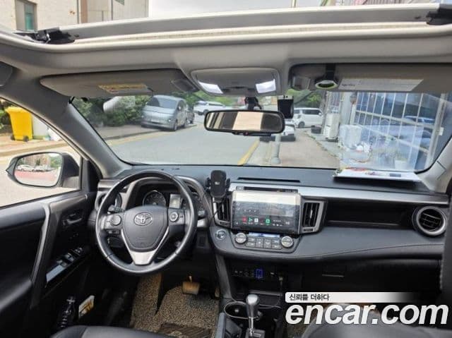 Toyota RAV4 2018 — Şəkil 11/15