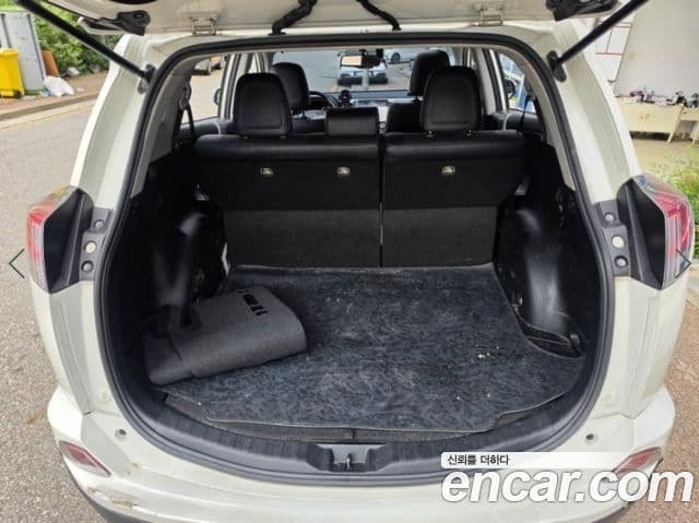 Toyota RAV4 2018 — Şəkil 14/15