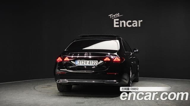 Mercedes-Benz E-Class 2025 — ფოტო 4/20