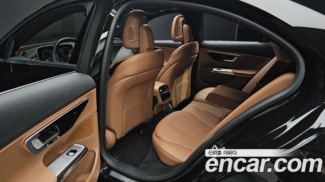 Mercedes-Benz E-Class 2025 — ფოტო 12/20