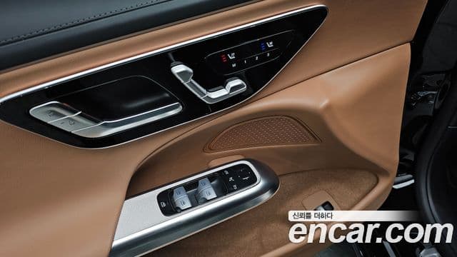 Mercedes-Benz E-Class 2025 — ფოტო 18/20