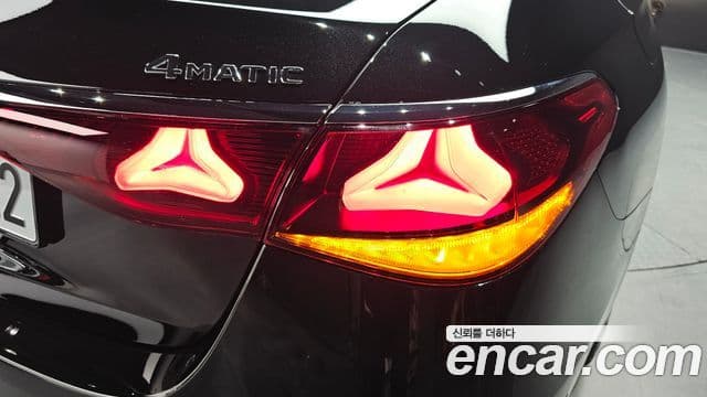 Mercedes-Benz E-Class 2025 — Photo 21/34