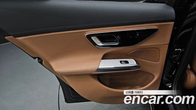 Mercedes-Benz E-Class 2025 — Photo 30/34