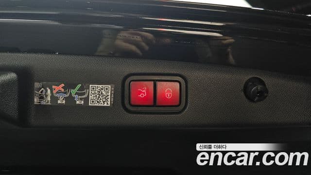 Mercedes-Benz E-Class 2025 — Photo 31/34