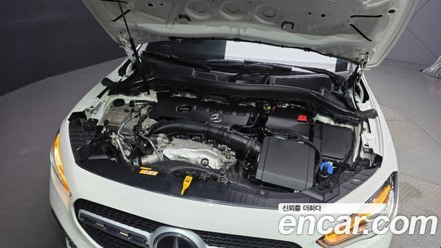 Mercedes-Benz GLA-Class 2021 — Şəkil 6/20