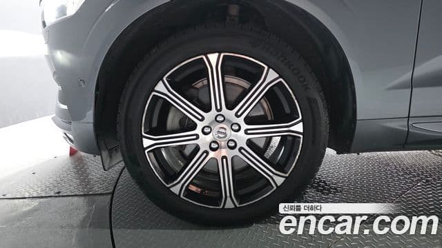 Volvo XC60 2018 — ფოტო 5/20