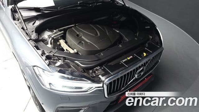 Volvo XC60 2018 — ფოტო 6/20