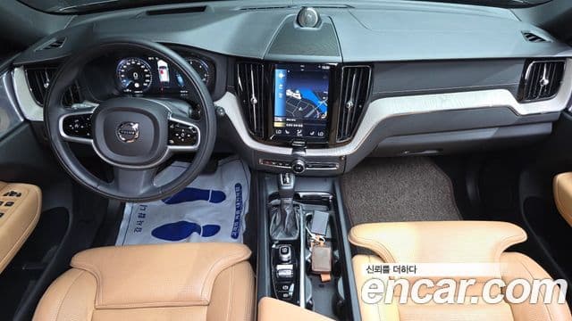 Volvo XC60 2018 — ფოტო 7/20