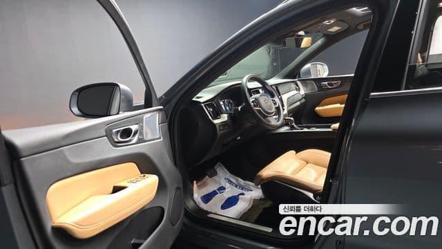 Volvo XC60 2018 — ფოტო 10/20