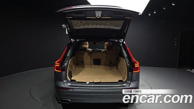 Volvo XC60 2018 — ფოტო 20/20