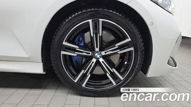 BMW 3 Series 2024 — Photo 14/31