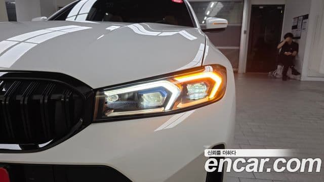 BMW 3 Series 2024 — Photo 18/31