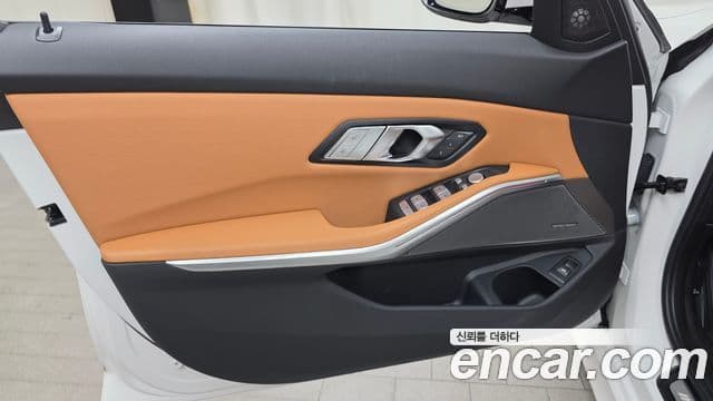 BMW 3 Series 2024 — Photo 25/31