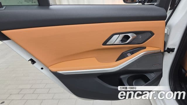 BMW 3 Series 2024 — Photo 16/31