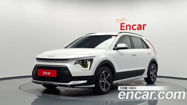 Kia Niro 2022 — ფოტო 1/20