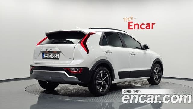 Kia Niro 2022 — ფოტო 2/20