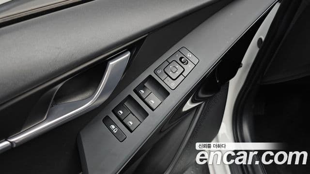 Kia Niro 2022 — ფოტო 13/20