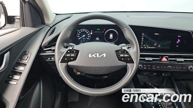 Kia Niro 2022 — ფოტო 15/20