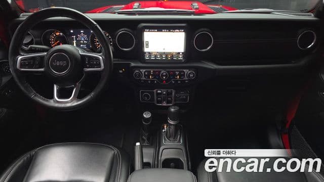 Jeep Wrangler 2021 — ფოტო 7/20