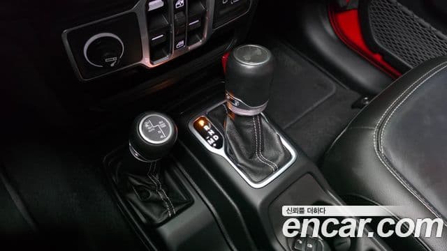 Jeep Wrangler 2021 — ფოტო 9/20