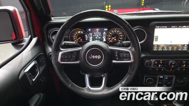 Jeep Wrangler 2021 — ფოტო 13/20