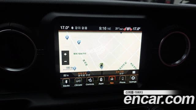 Jeep Wrangler 2021 — ფოტო 14/20