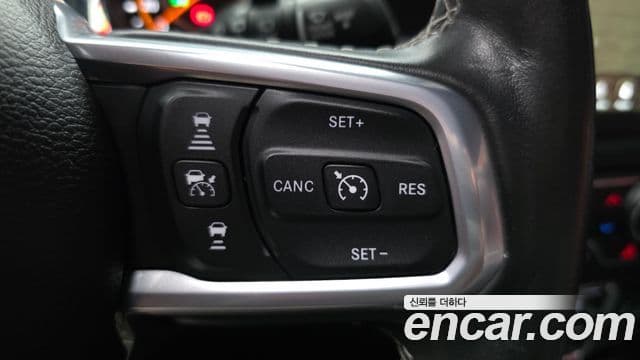 Jeep Wrangler 2021 — ფოტო 17/20