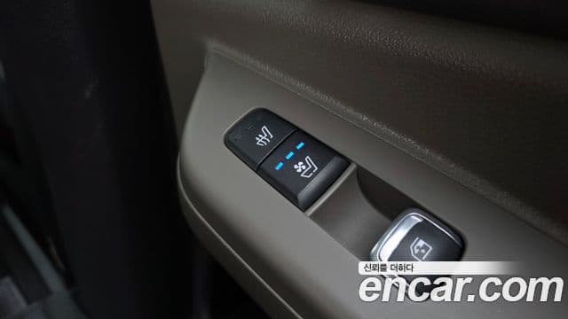 Kia Carnival 2024 — ფოტო 18/20